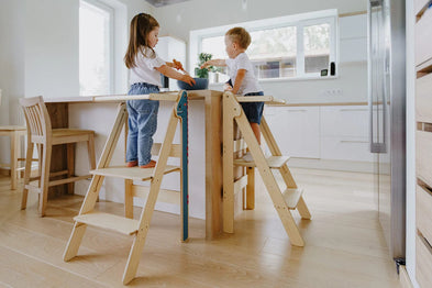 The Montessori tower: educational furniture to gain height!